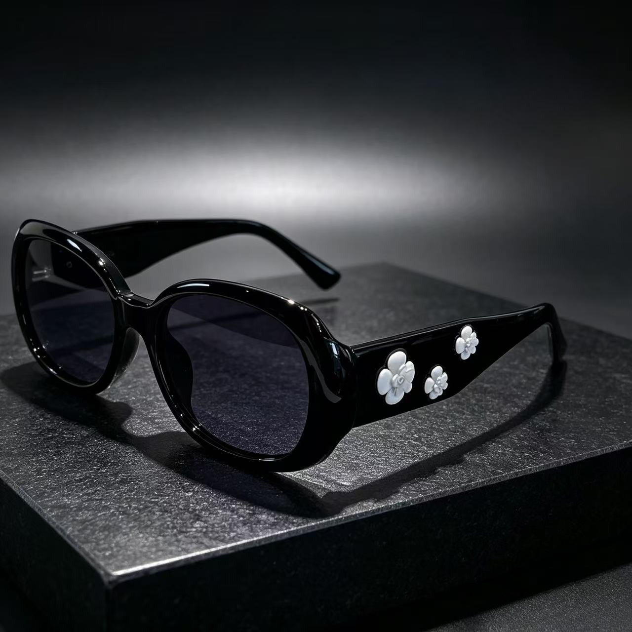 French Vintage Fashion - Francuskie Retro Okulary Przeciwsłoneczne z Motywem